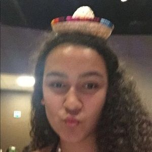 Meet your Posher, Caitlin